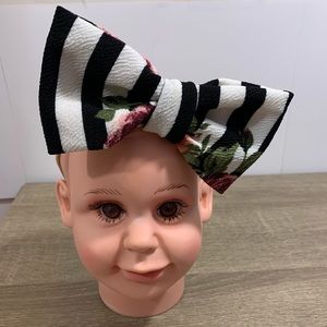 Black/White Floral Bow